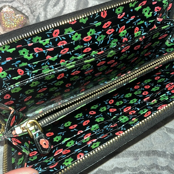 # 610-Prada safiano black leather wallet with blooming 🌺 card inserts.no defects - Picture 4 of 13